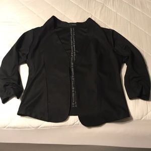 Black blazer with 3/4 length sleeves and pockets